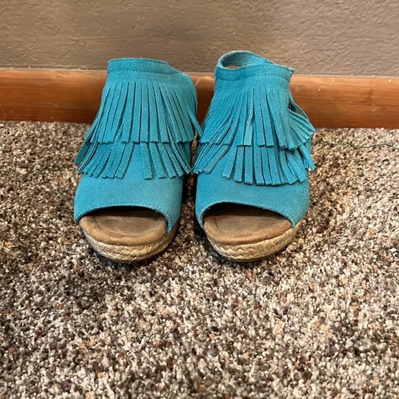 Minnetonka fringe wedges Turquoise 7! - Picture 2 of 8